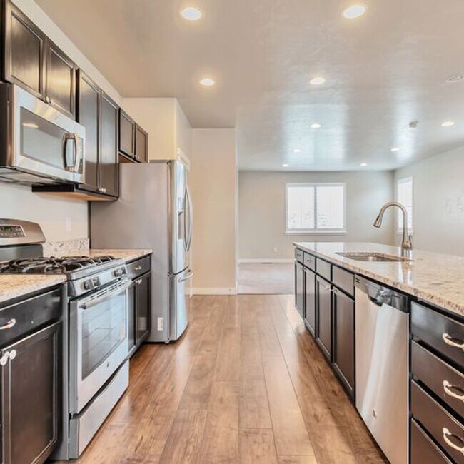 Foto del edificio - 3688 Golden Sky Ln