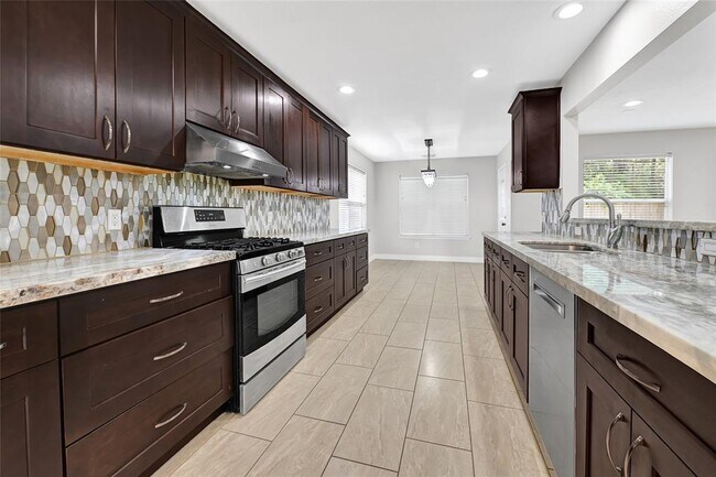 Foto del edificio - 5914 Shadow Creek Ct