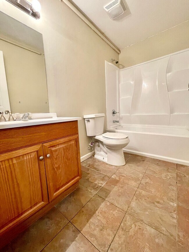 Foto del edificio - Nice 1 bedroom 1 bath apartment! Location,...