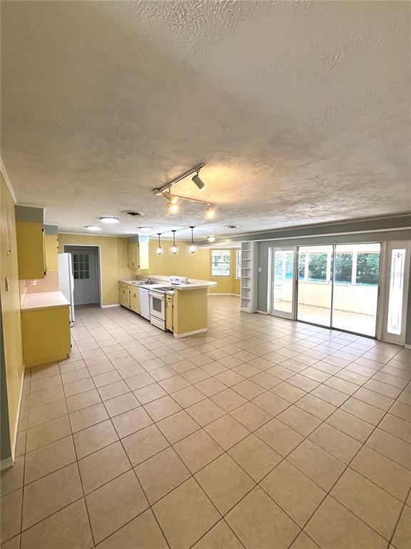 Building Photo - 729 SE 40th Ave