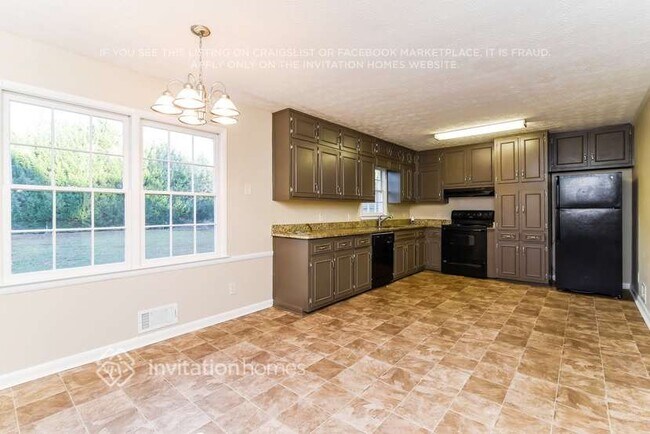 Building Photo - 3396 San Antonio Dr