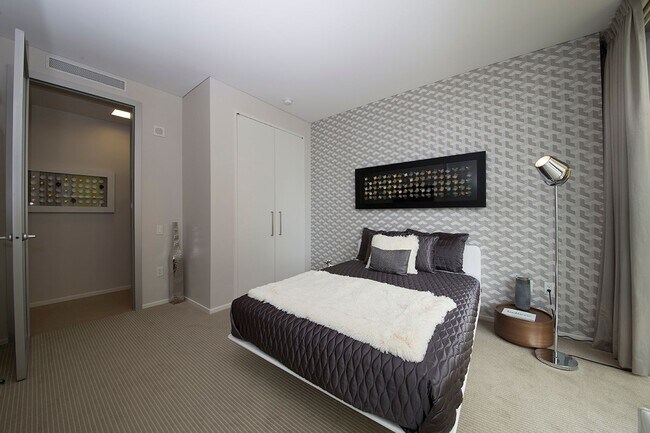 Foto del edificio - SHOWINGS AVAILABLE NOW