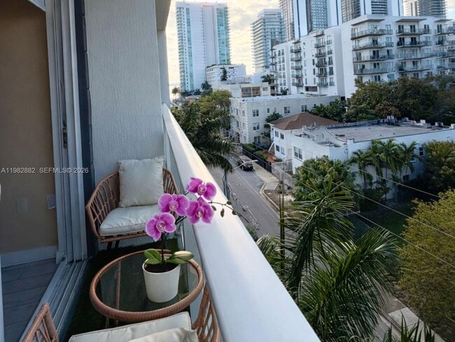 Foto del edificio - 321 NE 26th St