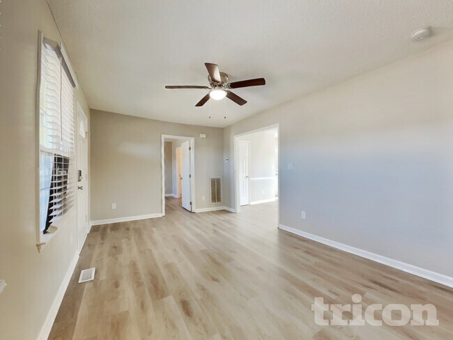 Foto del edificio - 713 Ilex Ct