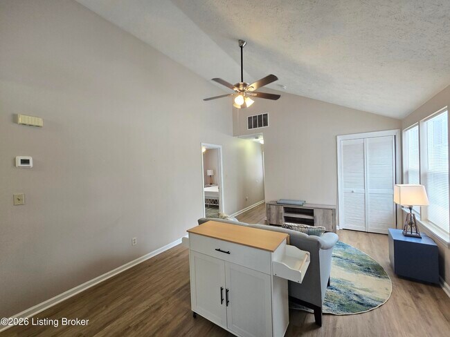 Foto del edificio - 3728 Locust Ave