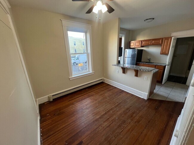 Foto del edificio - 50 Elberon Pl