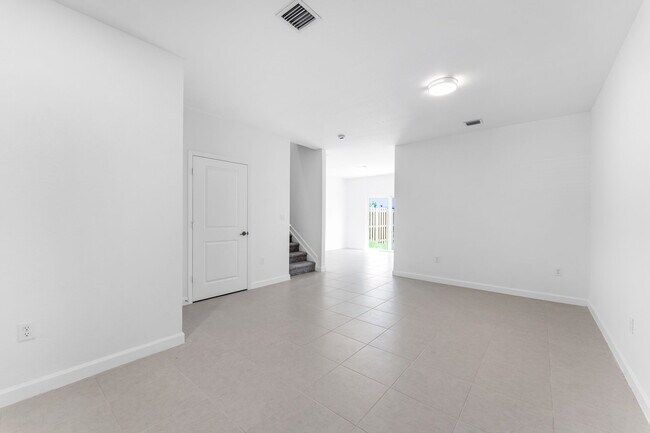 Foto del edificio - 2442 SE 28th St