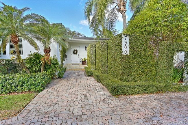 Building Photo - 7900 Altamira St