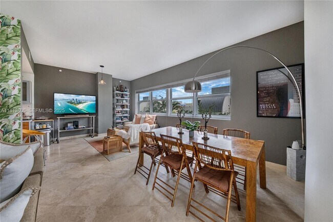 Building Photo - 6103 Aqua Ave