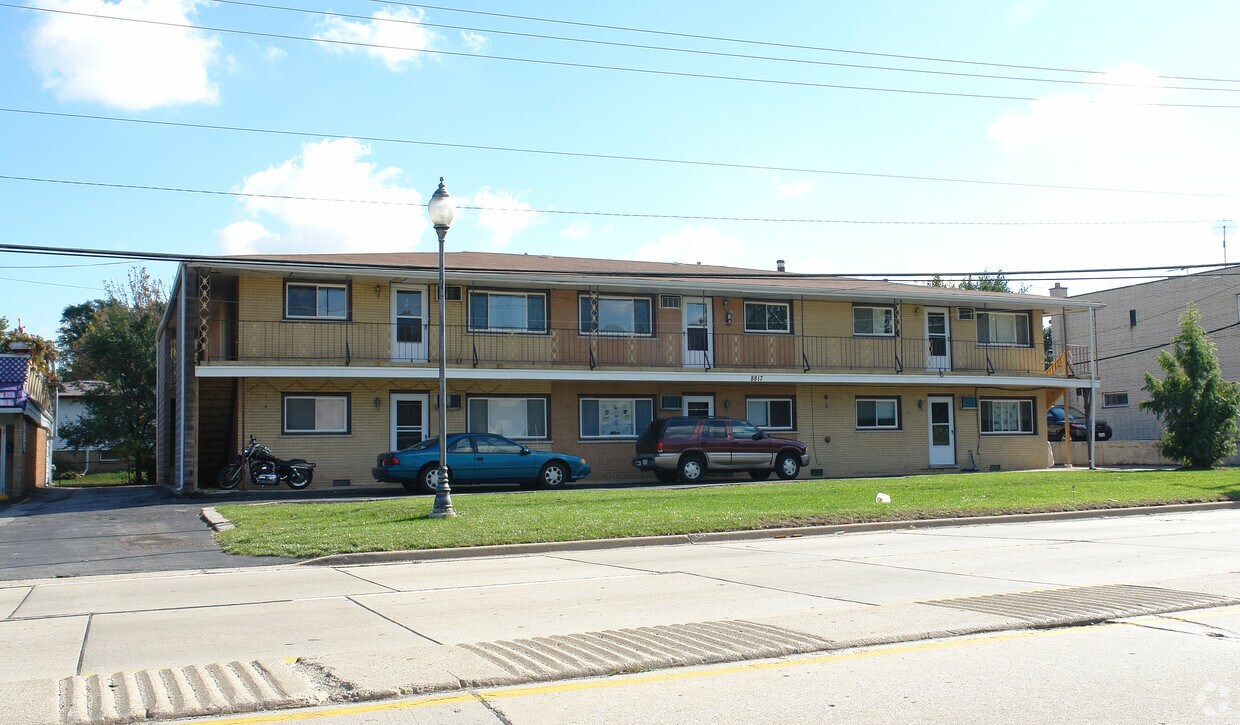 Foto principal - 8817 S Roberts Rd