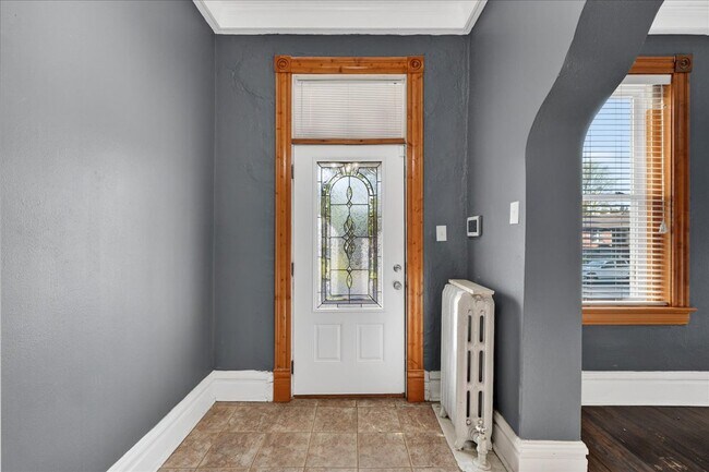 Foto del edificio - 8215 Pennsylvania Ave