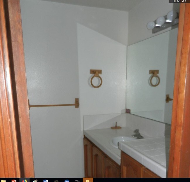 Foto del edificio - 17210 Newhope St