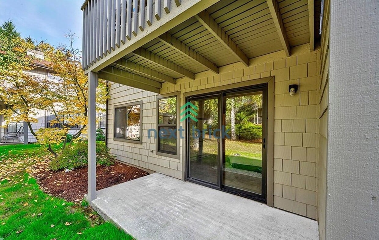 Foto principal - 2 Bed and 1.5 Bath Stunning Townhome is Available for Rent!