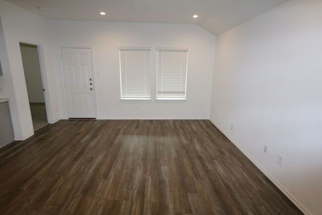 Building Photo - 24808 Sugar Pine Cone St