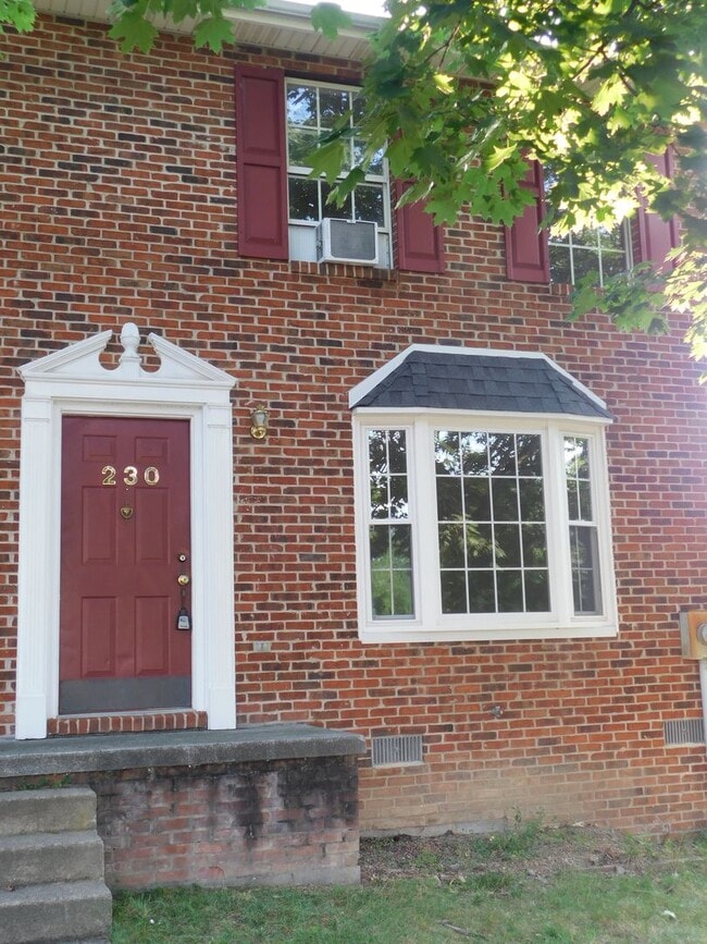 Building Photo - 230 Waterford Ln