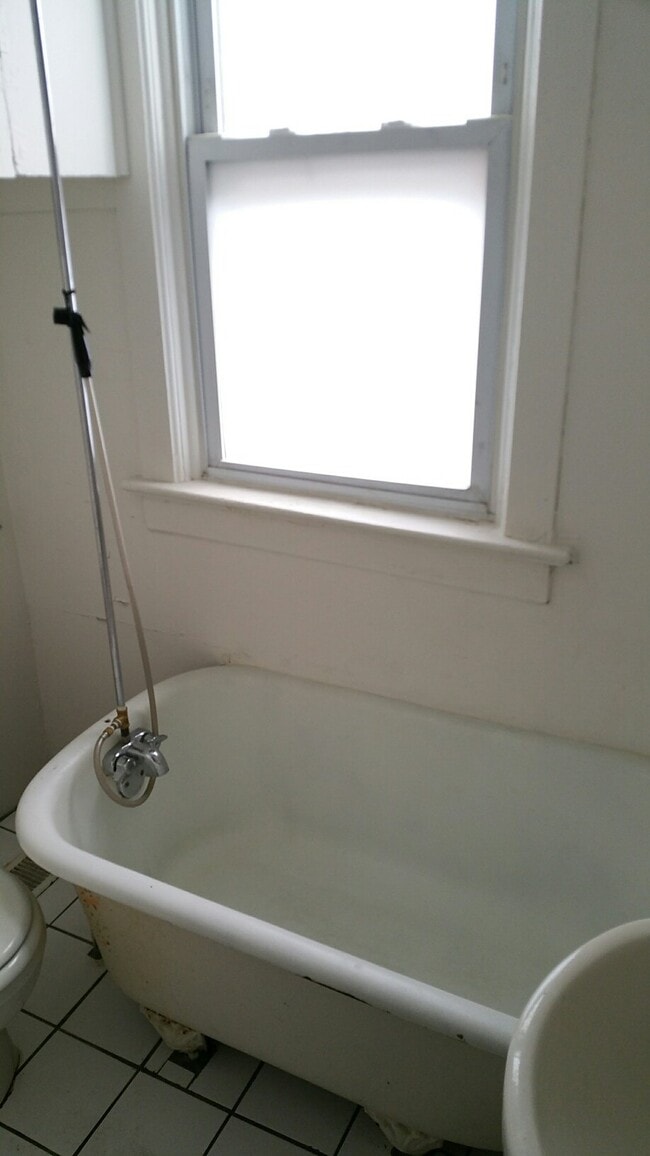 Building Photo - 1009 Garnett Place Apt #1, Evanston, IL 60...