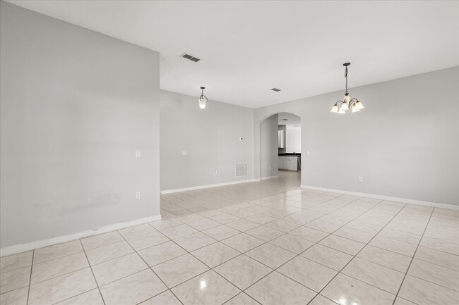 Building Photo - 1000 Vaquero Ln