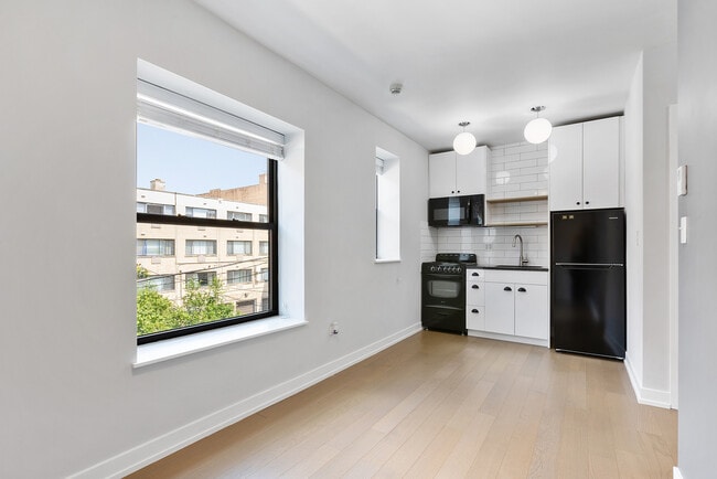 Building Photo - 6019 N Winthrop Ave