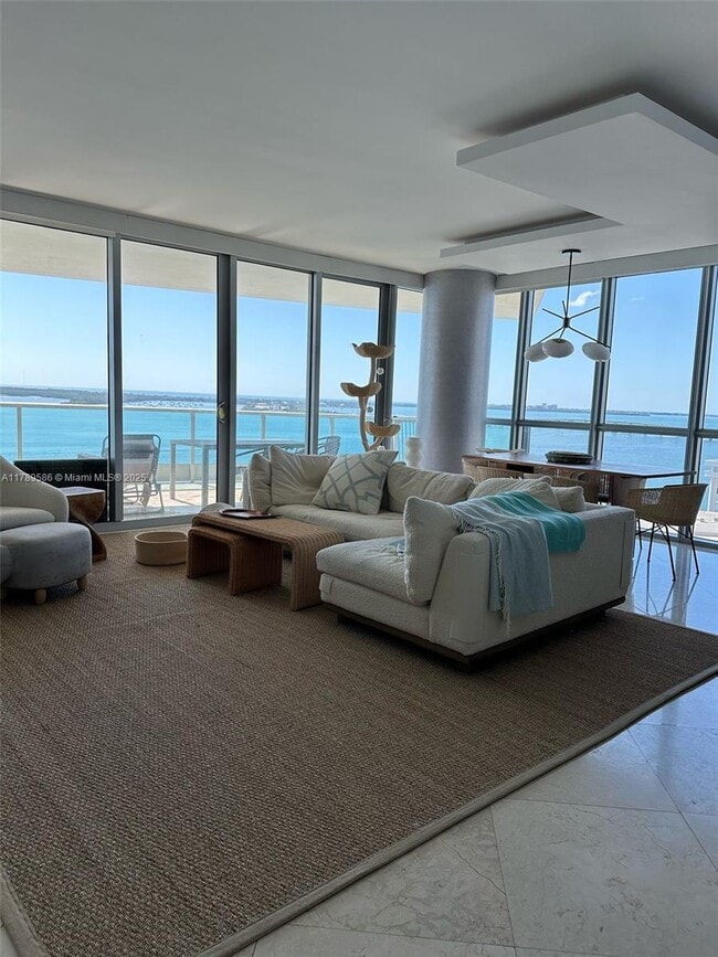 Foto del edificio - 1331 Brickell Bay Dr