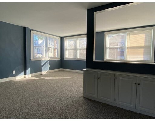 Building Photo - 94 Hale St