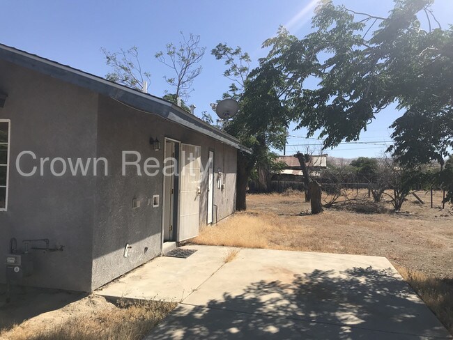 Building Photo - All new 2/1 for Fent