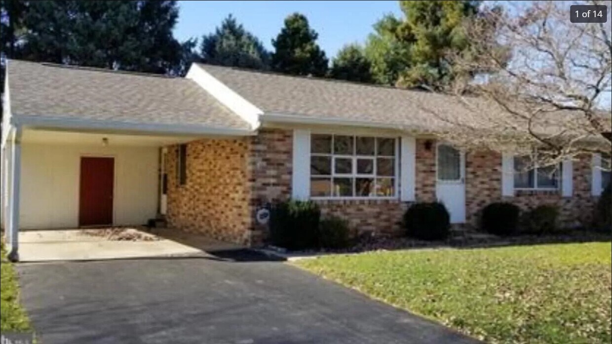 Foto principal - 105 N Oak St