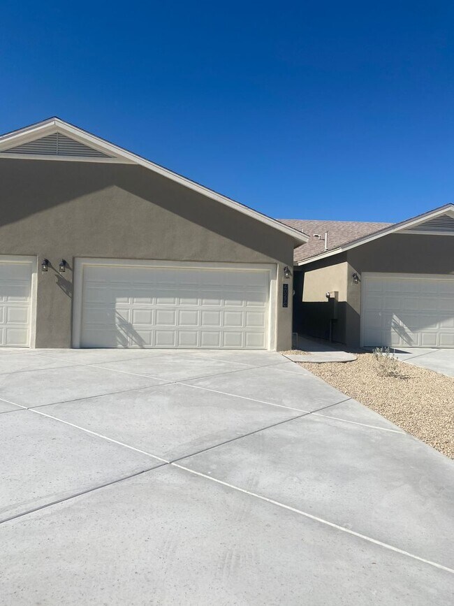 Foto del edificio - 4027 Apache Pine Pl