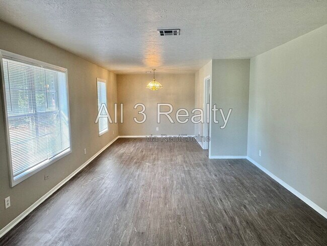 Building Photo - 176 Scenic Dr