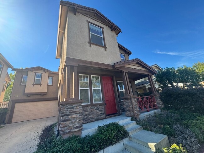 Building Photo - Gorgeous 4 Bedroom Home! Close to Great Sc...