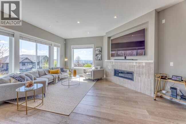 Building Photo - 1438 Strawline Hill St