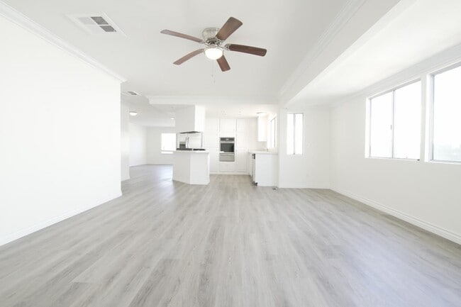 Foto del edificio - 20701 Beach Blvd