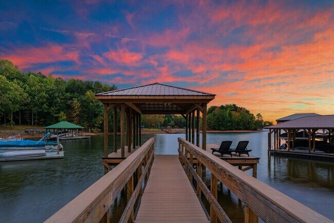 Building Photo - Blarney Bay