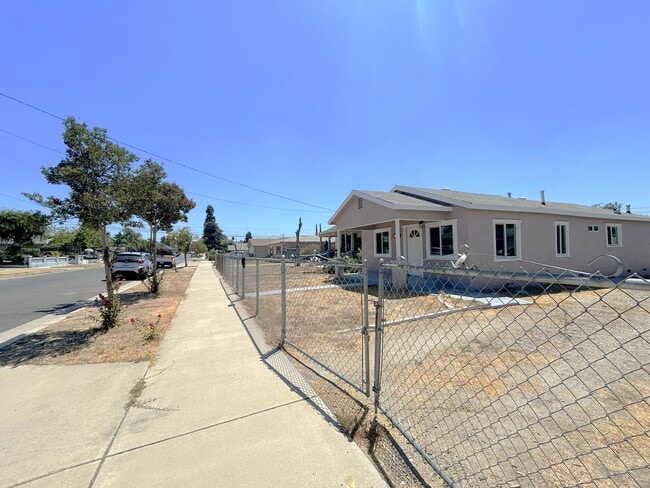 Building Photo - NEWLY UPGRADED Single-Story 3-Bedroom Home in Redlands!