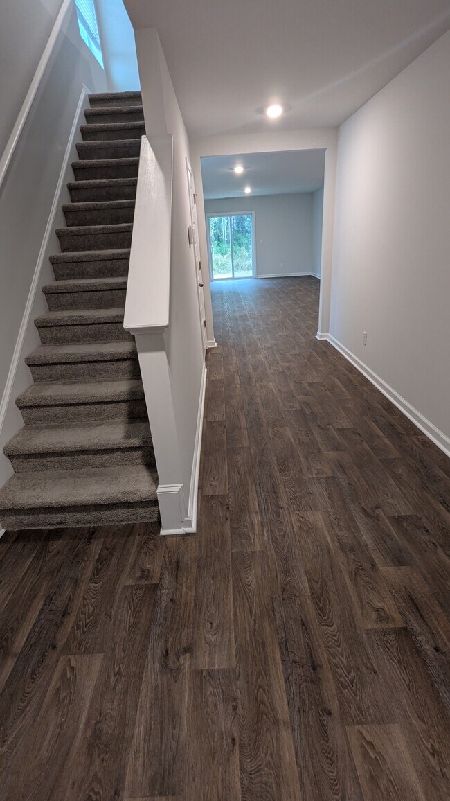 Building Photo - 497 Coconut Dr