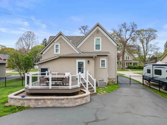 Building Photo - 91 Pomeroy Ave