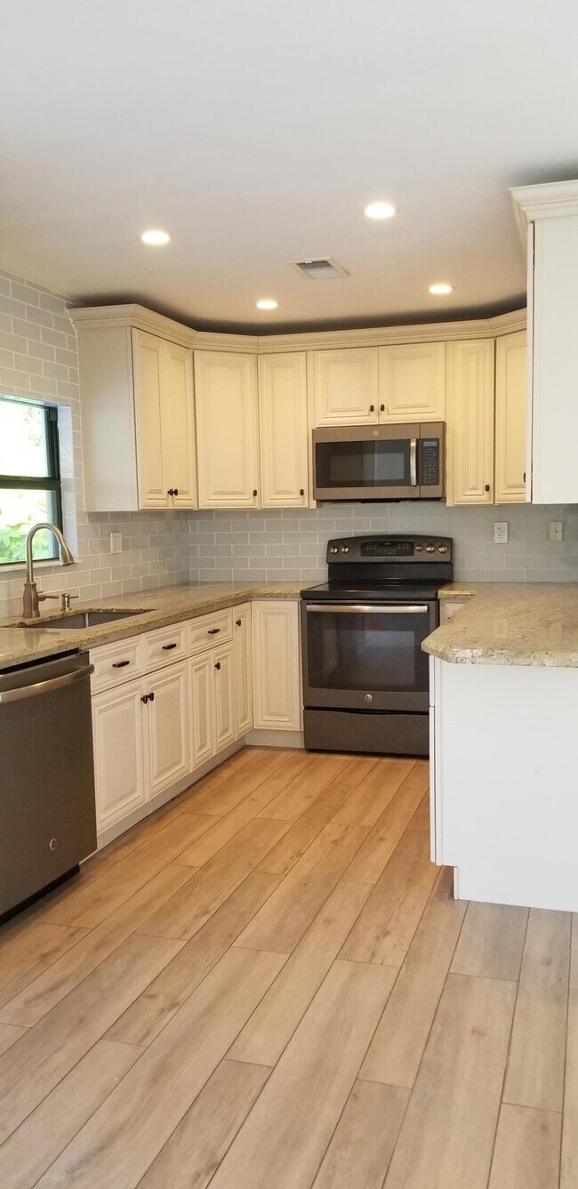 Foto del edificio - 583 NW 12th Terrace