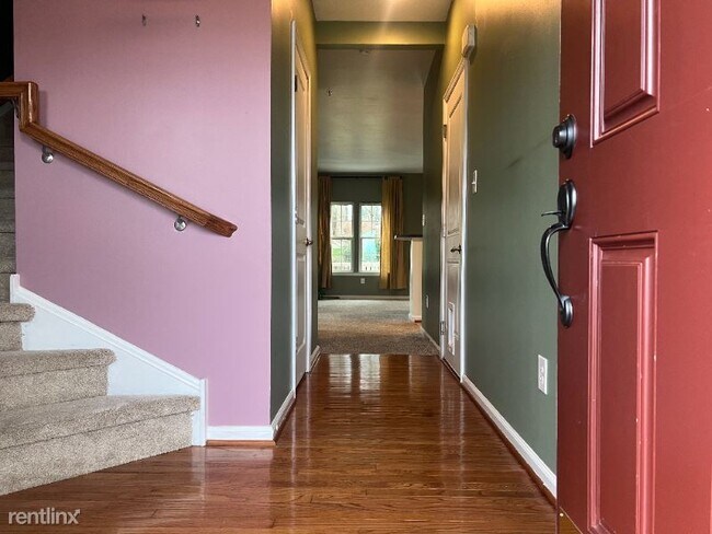 Building Photo - 3 br, 3 bath Townhome - 160 Tulsk Rd