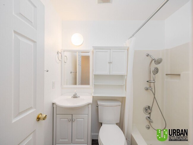 Foto del edificio - Modern 1 bedroom condo with garage for ren...