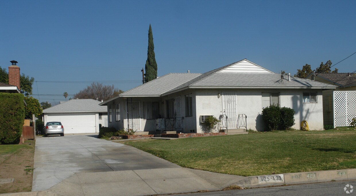 Primary Photo - 425-433 E Puente St