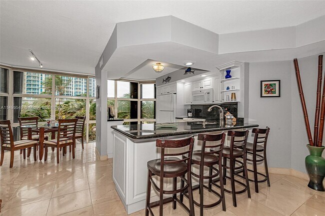 Building Photo - 6423 Collins Ave