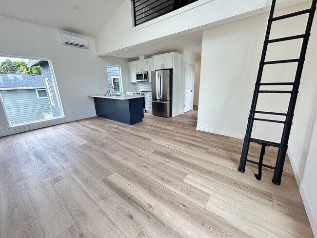 Building Photo - 8024