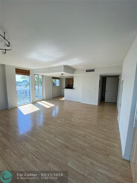 Building Photo - 7600 Collins Ave