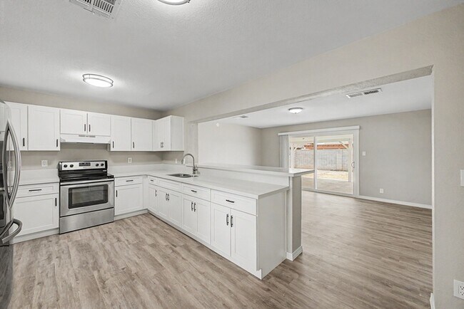 Building Photo - Single Family
