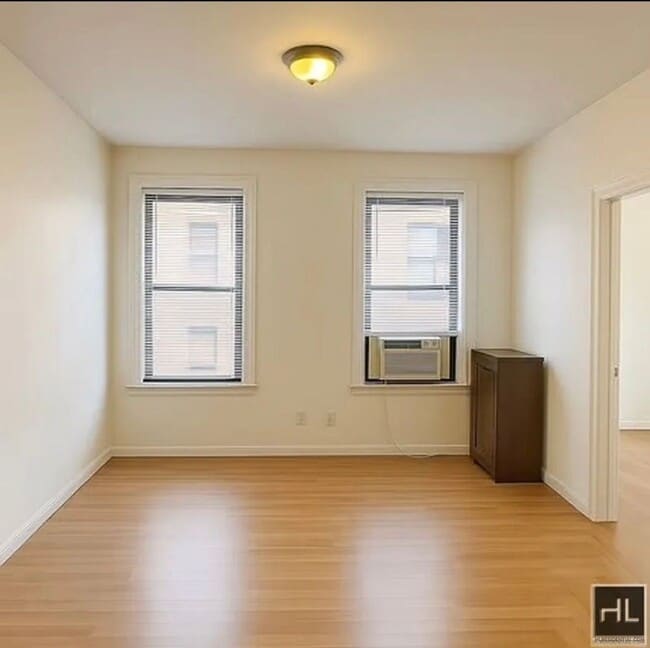 Building Photo - 2-Bedroom 1-Bathroom in an amazing Astoria  Location