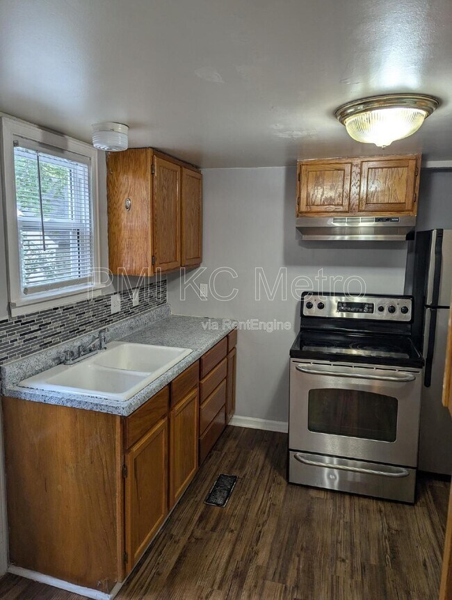 Foto del edificio - 724 S Grand Ave