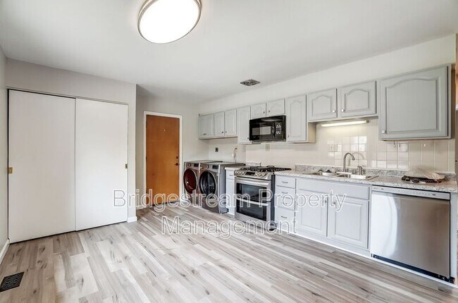 Foto del edificio - 4354 Meadowcroft Rd