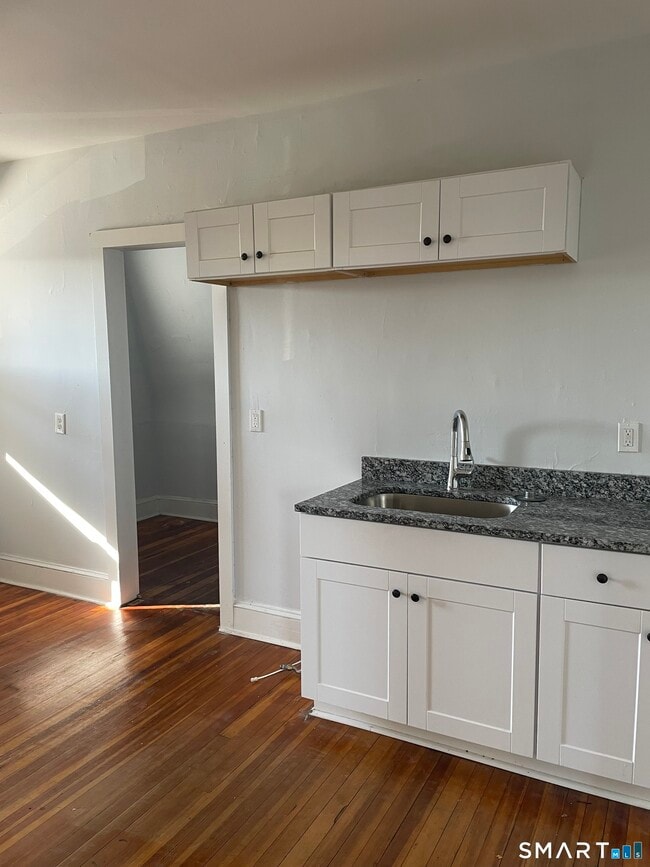 Building Photo - 134 Lockhart Ave