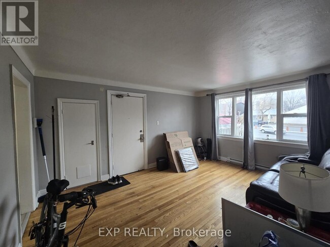 Building Photo - 1119 Merivale Rd