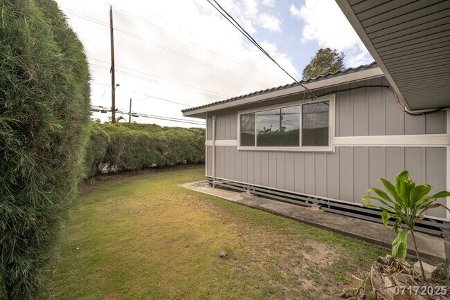 Building Photo - Renovated 3br Kuaaina Way in Kailua, $6000...