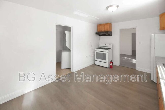 Building Photo - 3027 Yolo Ave